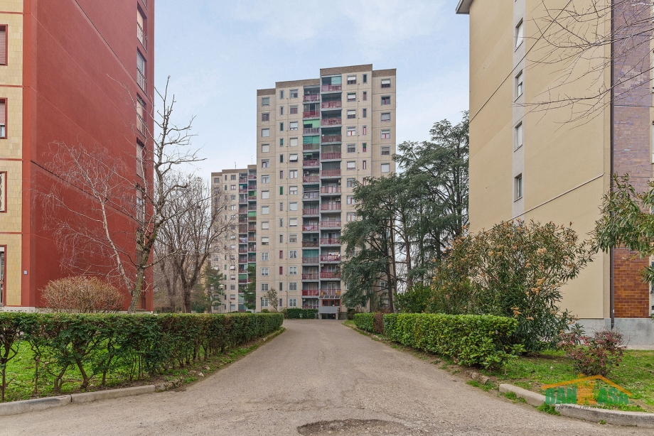 Appartamento in condominio di 3 locali MILANO - GALLARATESE di 89 mq