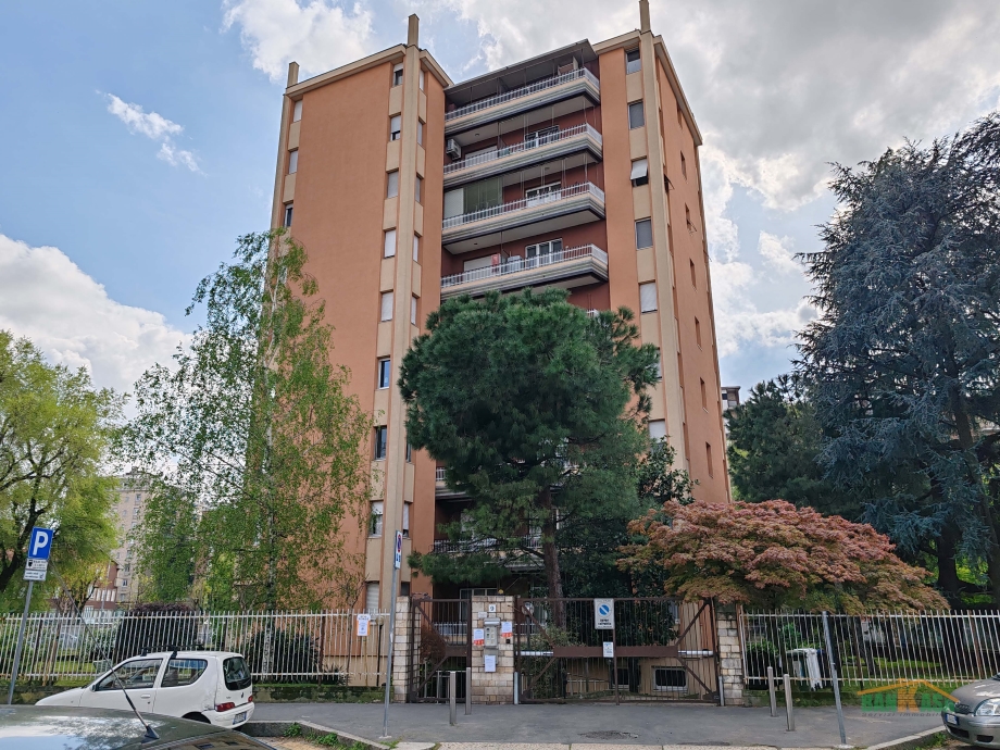 Appartamento in condominio di 4 locali MILANO - CA