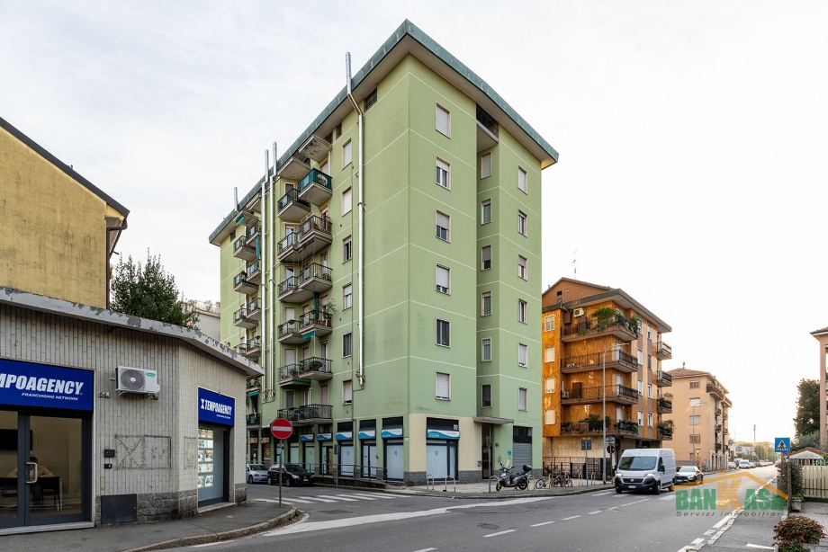 Appartamento in condominio di 2 locali BRESSO di 60 mq